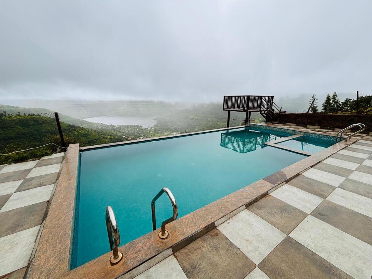 Paramount 3 Ac Bedrooms Hall Garden With Lake View Panchgani Eksteriør billede