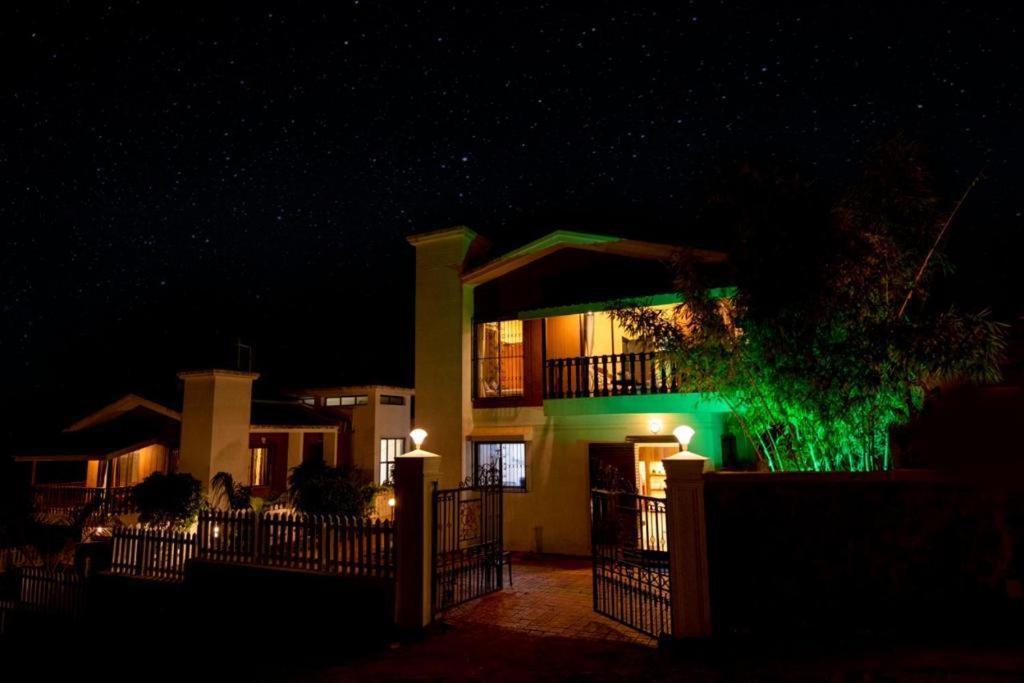 Paramount 3 Ac Bedrooms Hall Garden With Lake View Panchgani Eksteriør billede