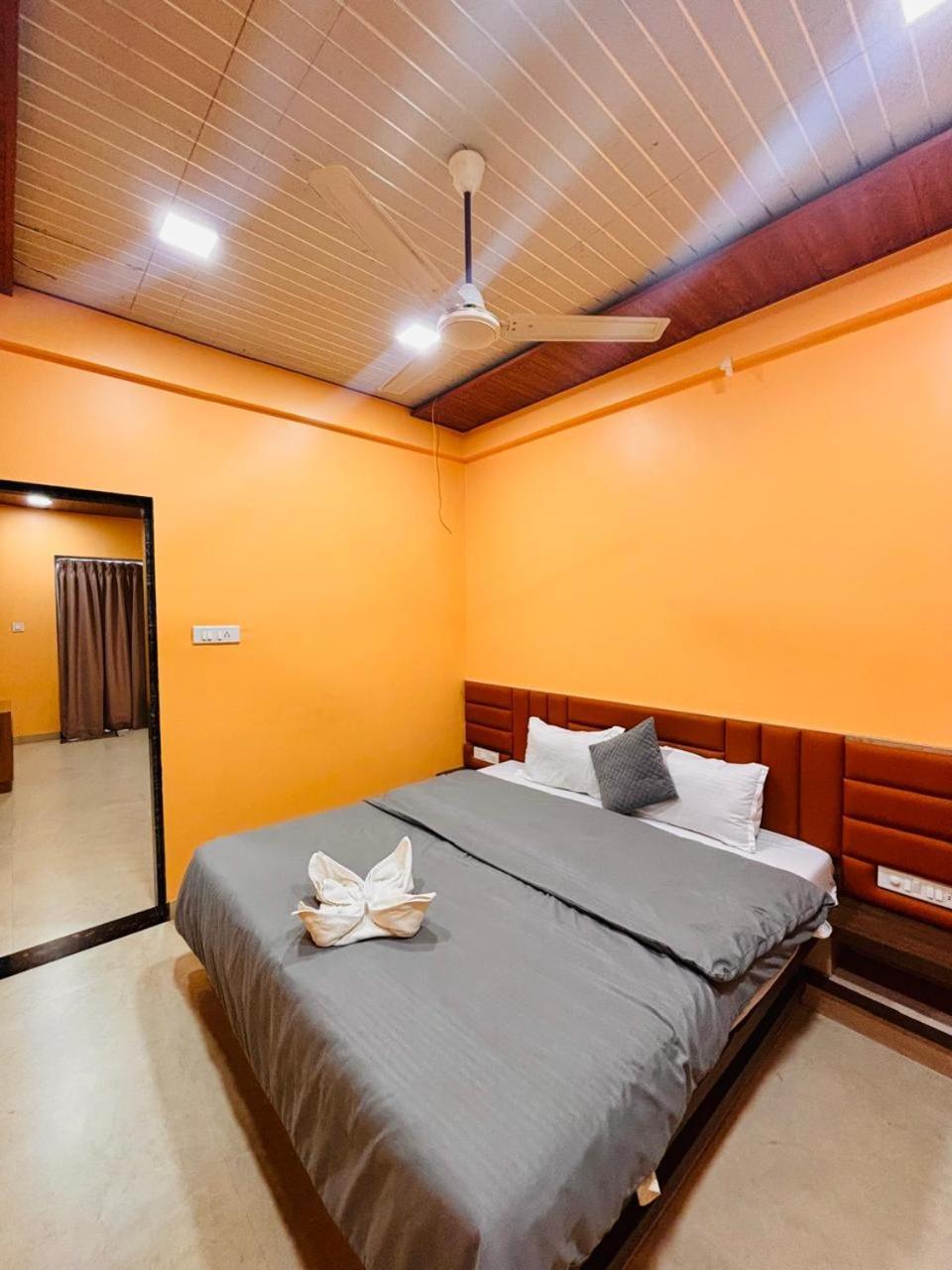 Paramount 3 Ac Bedrooms Hall Garden With Lake View Panchgani Eksteriør billede