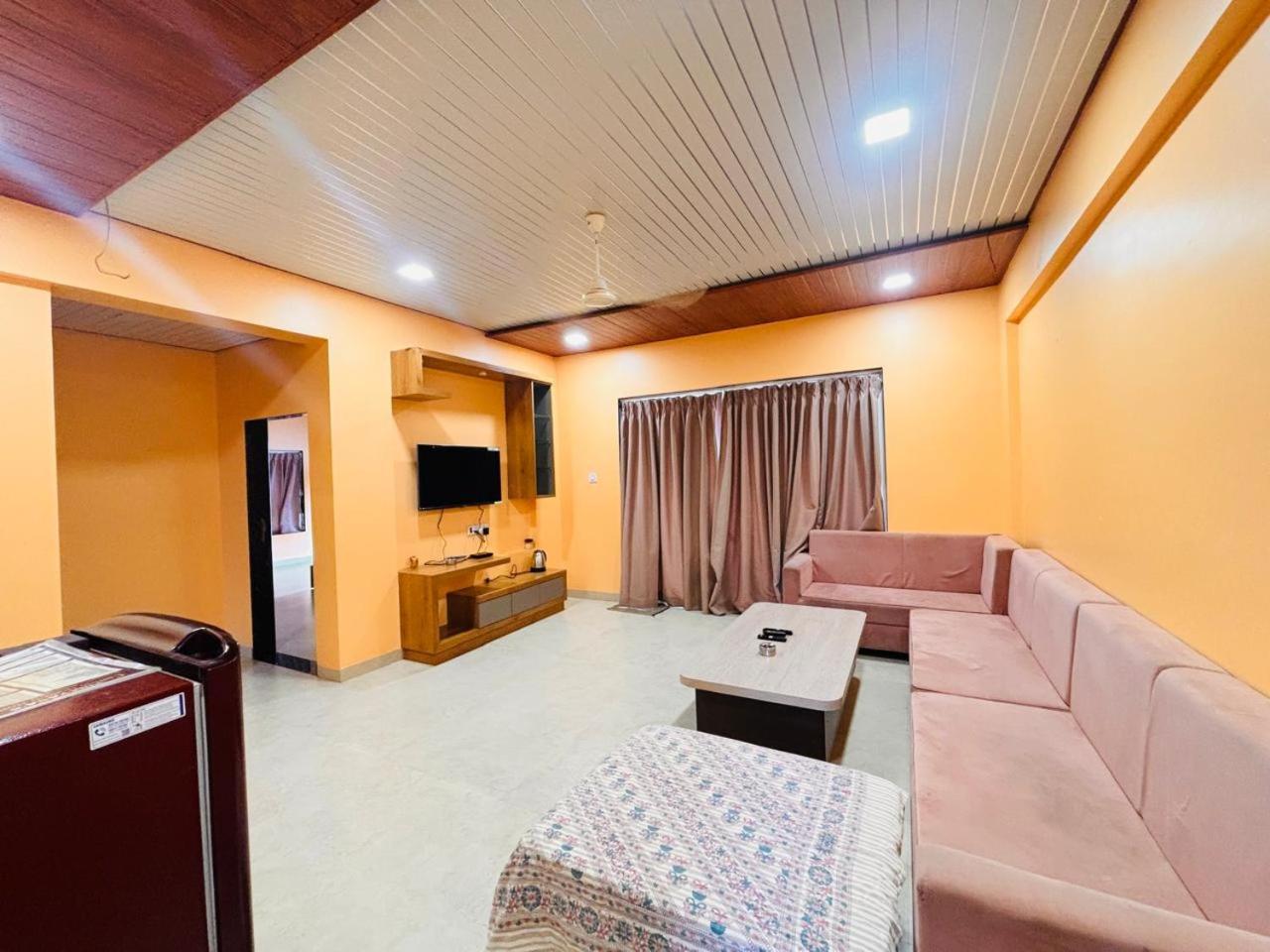 Paramount 3 Ac Bedrooms Hall Garden With Lake View Panchgani Eksteriør billede