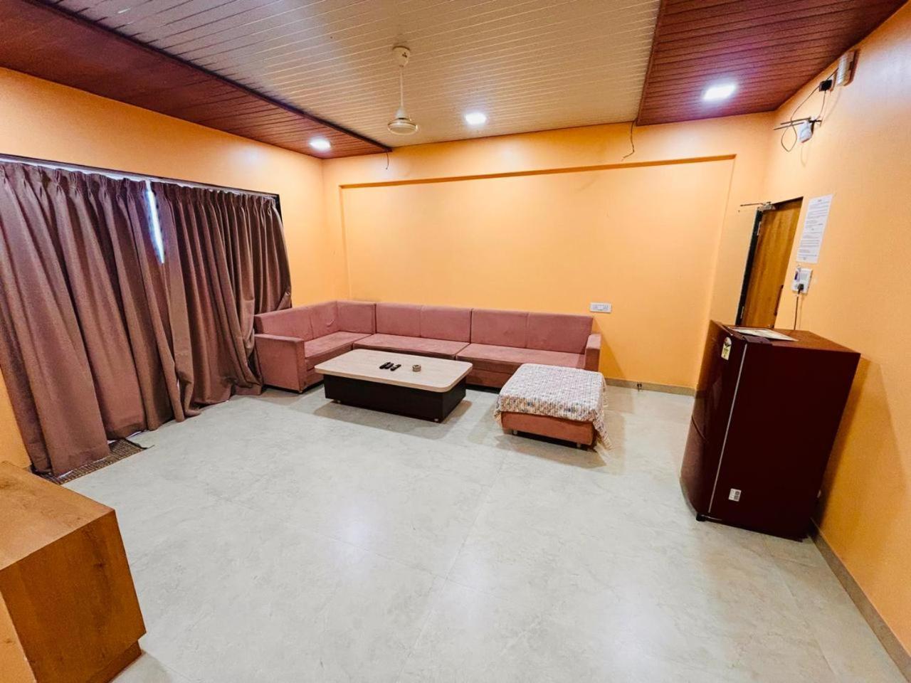 Paramount 3 Ac Bedrooms Hall Garden With Lake View Panchgani Eksteriør billede