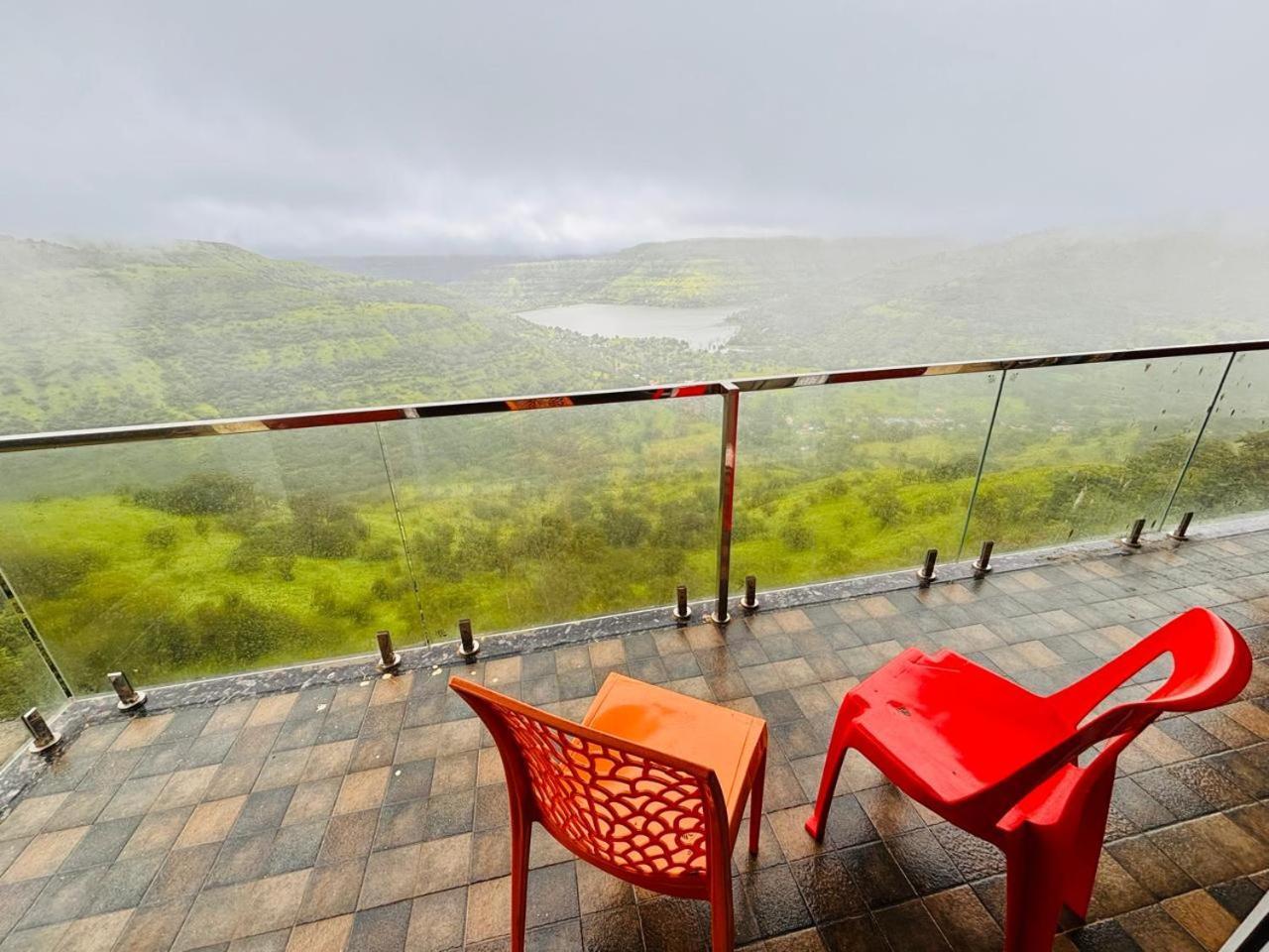 Paramount 3 Ac Bedrooms Hall Garden With Lake View Panchgani Eksteriør billede
