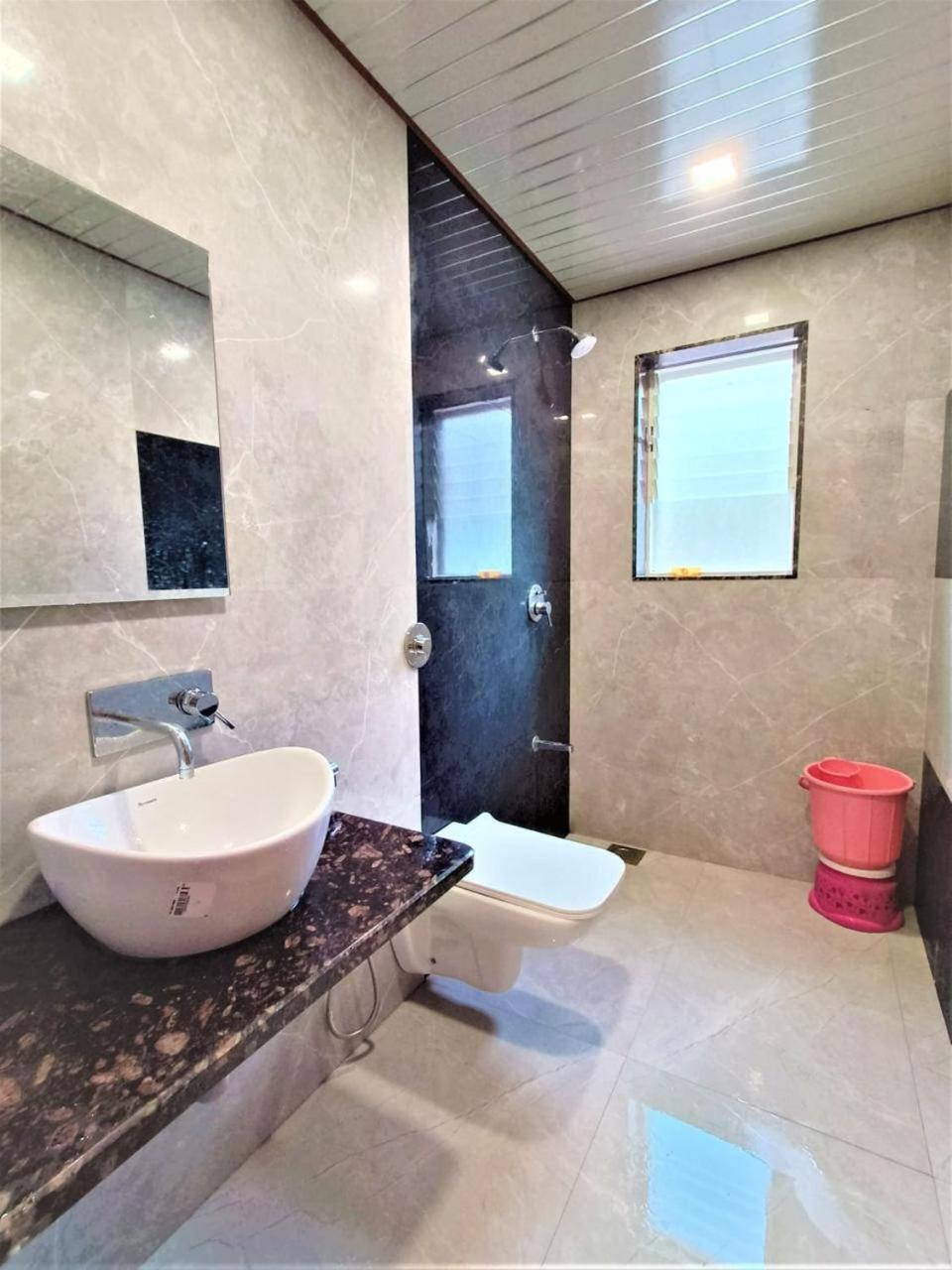 Paramount 3 Ac Bedrooms Hall Garden With Lake View Panchgani Eksteriør billede